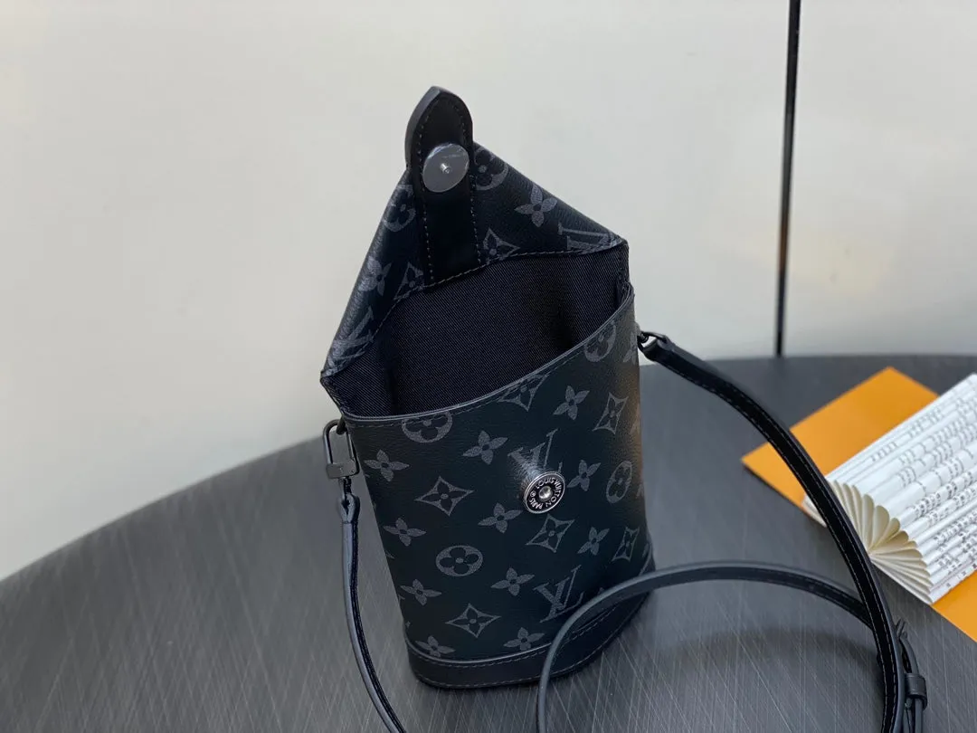 Louis Vuitton ENVELOPE POUCH 18 IN BLACK MONOGRAM ECLIPSE CANVAS