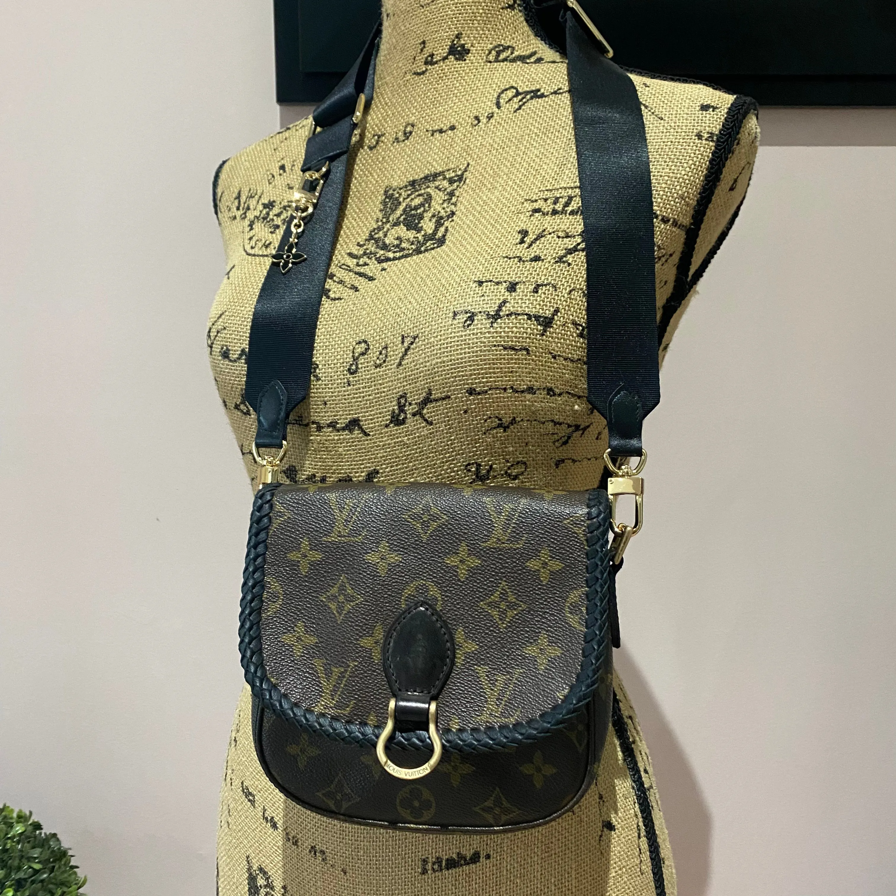 The Swift - Vintage Monogram in Black Crossbody