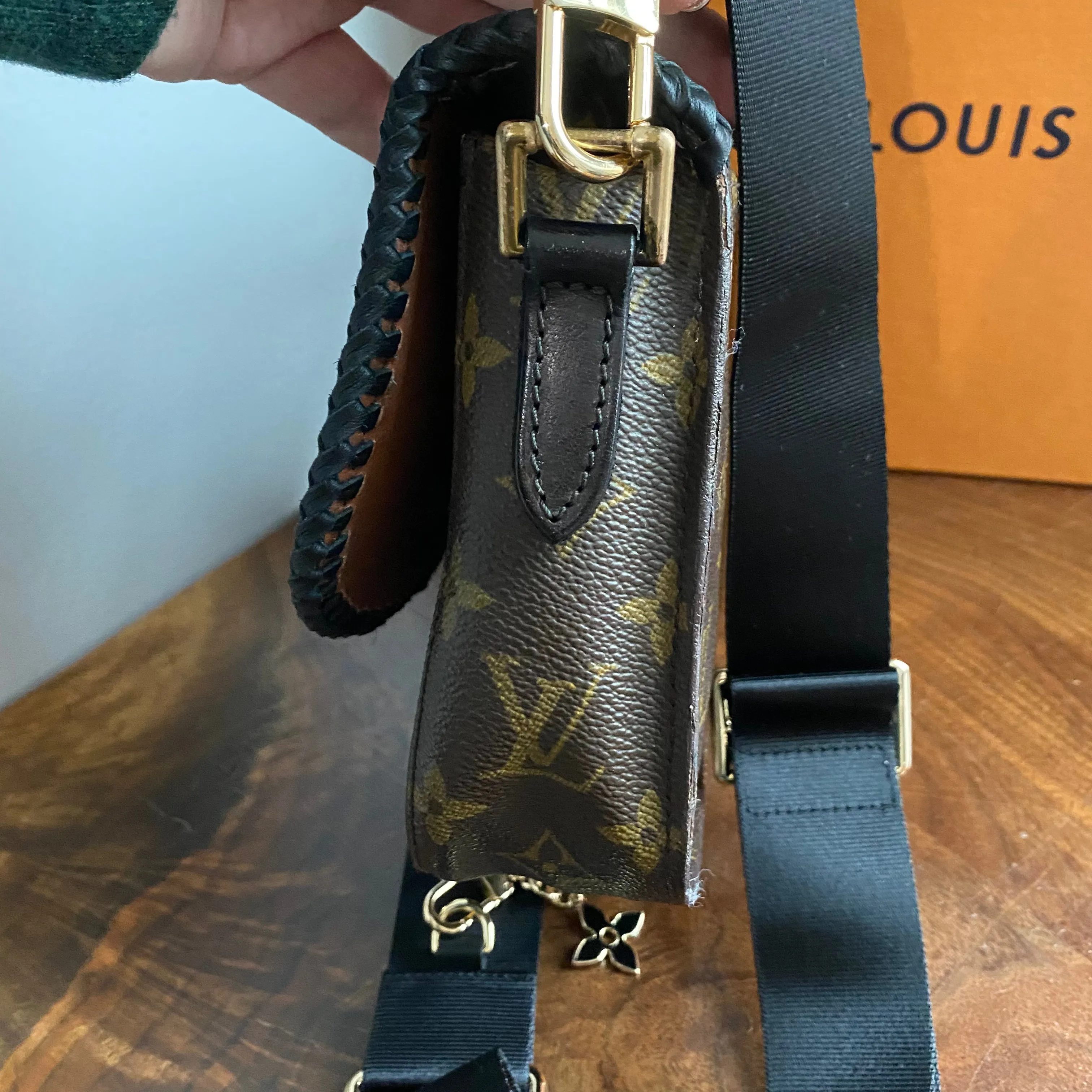 The Swift - Vintage Monogram in Black Crossbody